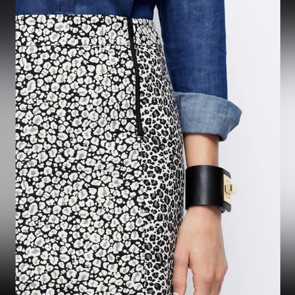 Ann Taylor Animal Print Pencil Skirt Zipper Accent Leopard Black Gray Size 10 - Picture 15 of 15